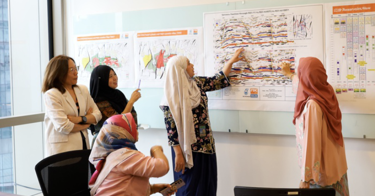 洛克石油馬來西亞女性員(yuan):女性的(de)力(li)量 | 洛克石油馬來西亞女性員(yuan)工(gong)專(zhuan)訪